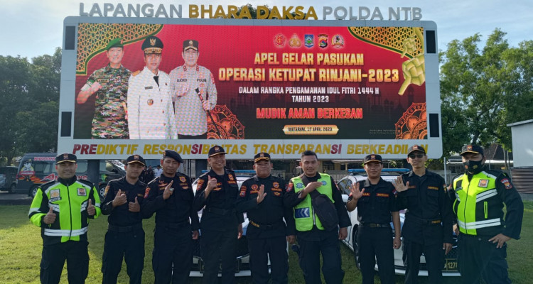 200 Personel Senkom Mitra Polri NTB Ikuti Apel Gelar Pasukan Operasi Ketupat Rinjani 2023 Sedikitnya 200 Personel Sentra Komunikasi (Senkom) Mitra Polri Wilayah Hukum Kepolisian Daerah Nusa T