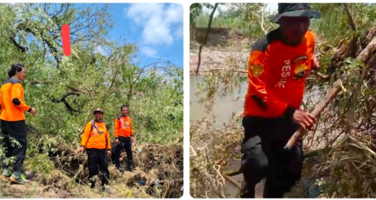 15 Personel Senkom Mitra Polri Lakukan Pencarian Korban Banjir di Kecamatan Wera